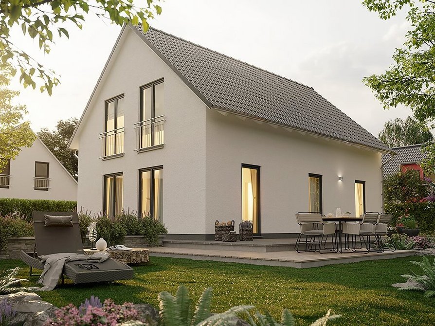 Ein Blick über den Garten und die Terrasse auf das Einfamilienhaus Bodensee 129 in der Variante Trend mit bodentiefen Fenstern für ein lichtdurchflutetes Wohlfühlerlebnis