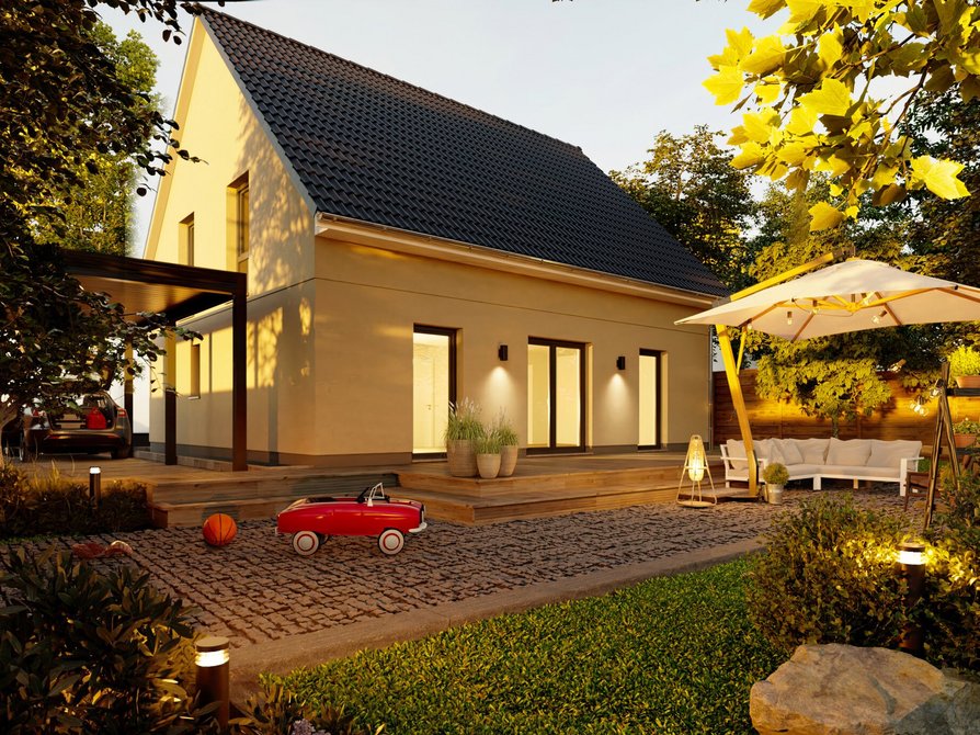Das Edition Clever 138+ mit Blick vom Garten über die Terrasse auf das Einfamilienhaus mit bodentiefen Fenstern, modernem Satteldach und optionalem Carport.